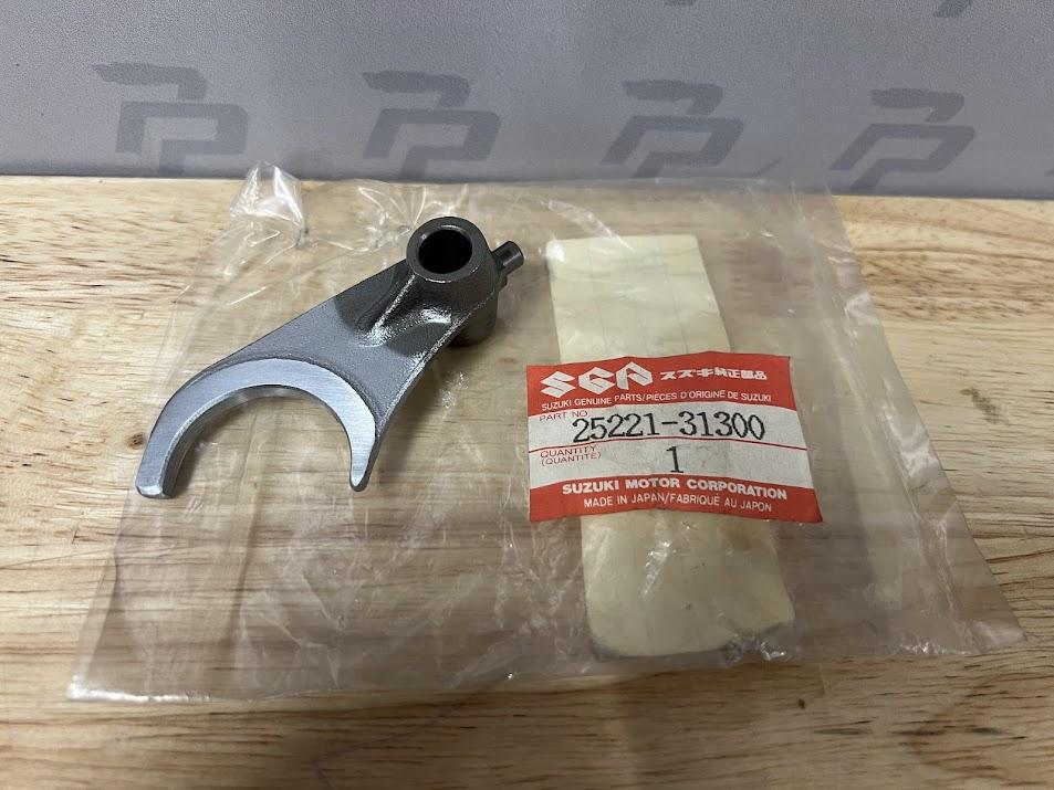 Suzuki GSX750 EF ES 84-85 Gear Shift Fork (NO.2)